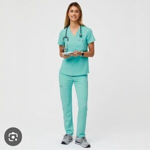 Figs Fresh Aqua scrub set, NWT